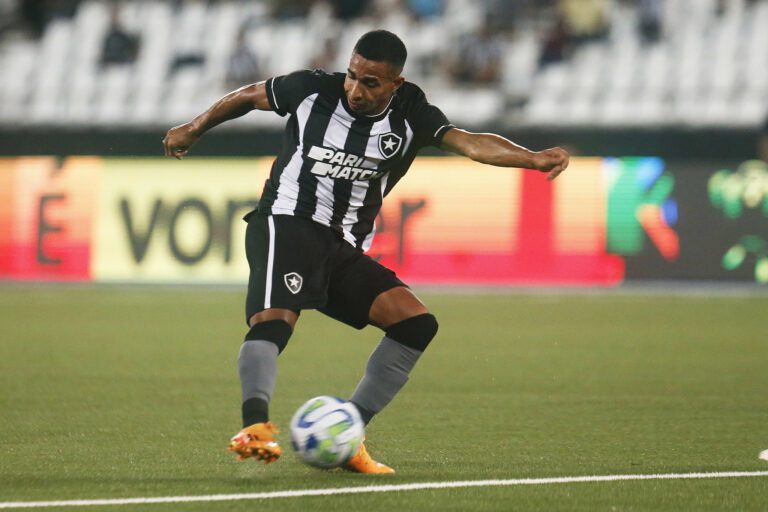 Victor Sá projeta duelo do Botafogo contra a LDU, pela Sul-Americana