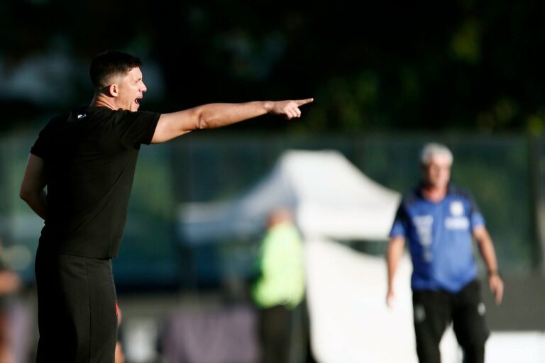 Volante do Vasco, Andrey Santos rasga elogios ao técnico Maurício Barbieri