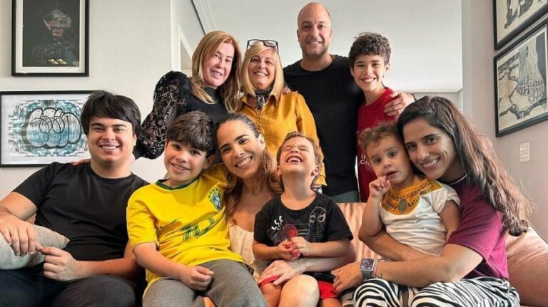 Zilu Godói se reúne com família no Brasil