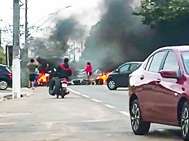 Vídeo: moradores de Graúna fecham rodovia em protesto pela ausência de serviços básicos na comunidade