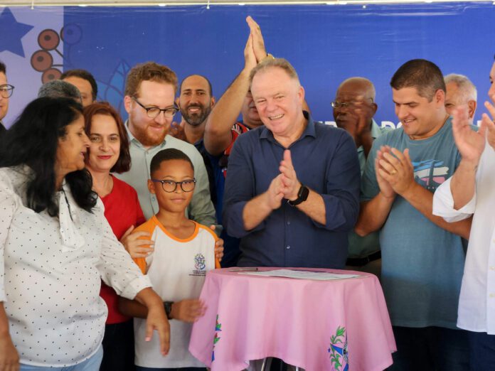 Governador autoriza início da construção de nova sede de escola na Serra