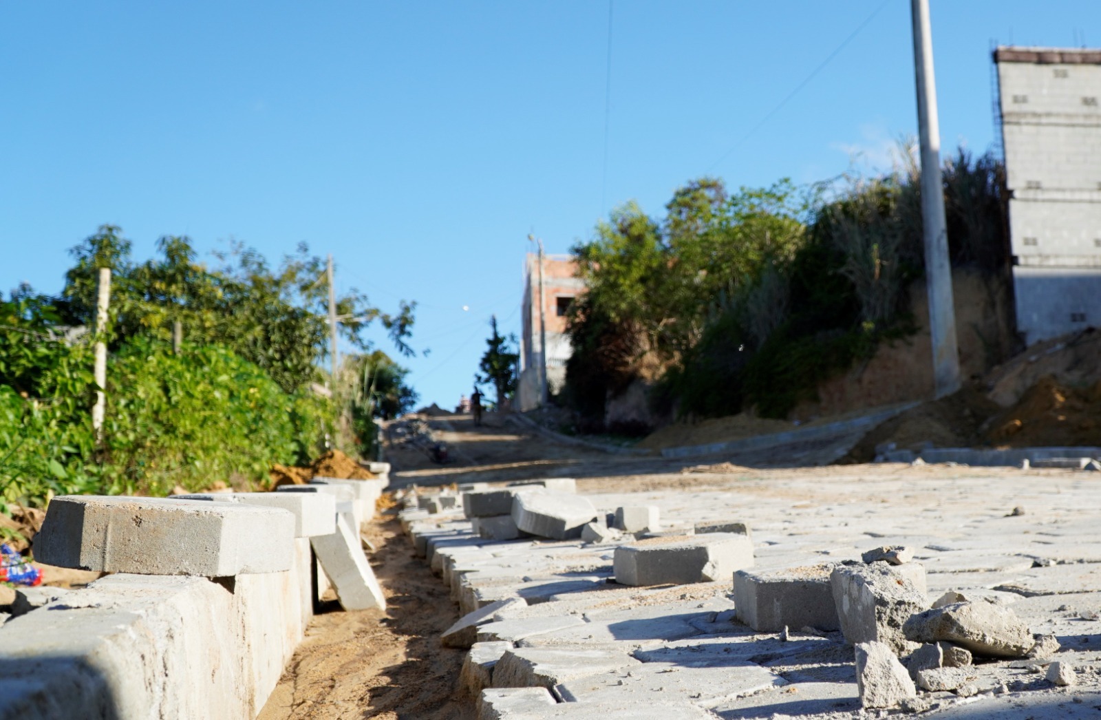 PREFEITURA DE SÃO MATEUS EM AÇÃO: MAIS RUAS PAVIMENTADAS NO BAIRRO AVIAÇÃO