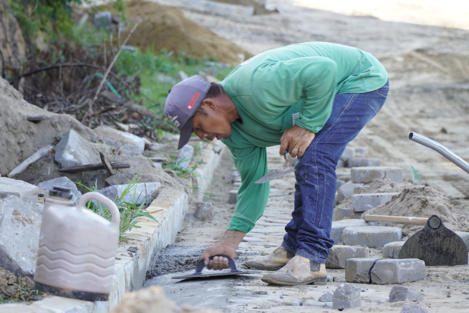 PREFEITURA DE SÃO MATEUS EM AÇÃO: MAIS RUAS PAVIMENTADAS NO BAIRRO AVIAÇÃO