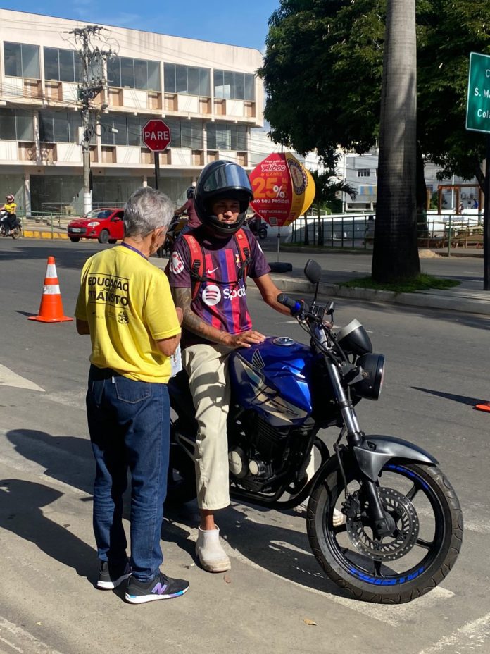 Blitz educativa marca encerramento da Campanha Maio Amarelo em Nova Venécia