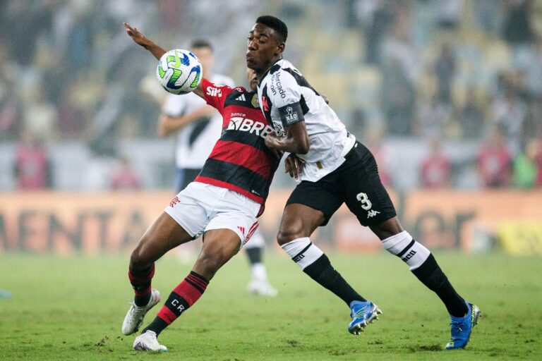 “É lamentar e pedir desculpas,” diz Léo após goleada do Flamengo sobre o Vasco