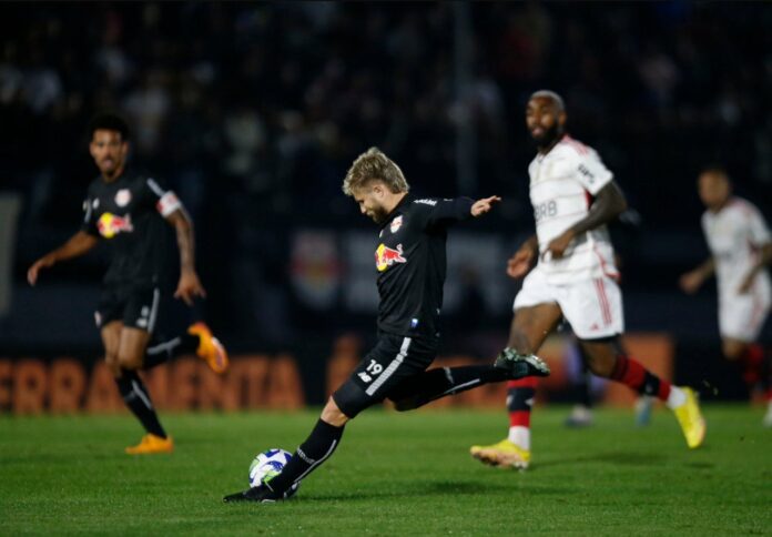 Flamengo toma goleada do Red Bull Bragantino e perde chance de encostar no Palmeiras