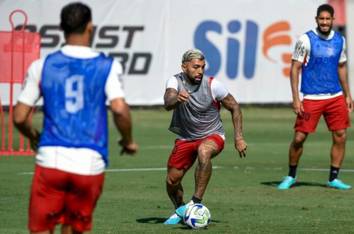 Gabigol treina com elenco do Flamengo, mas não enfrenta o Bragantino