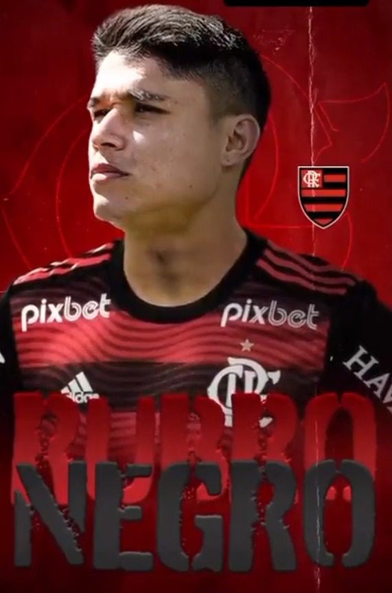 Luiz Araújo posta vídeo nas redes sociais vestindo a camisa do Flamengo