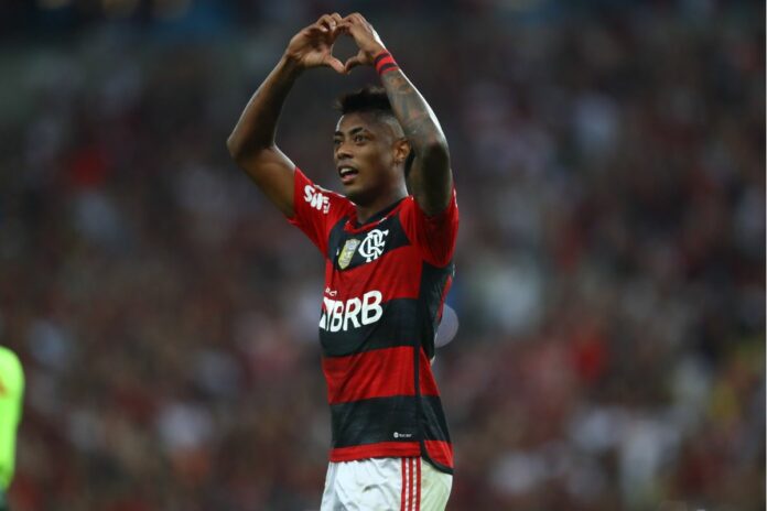 Sampaoli comemora primeiro gol de Bruno Henrique pelo Flamengo após lesão no joelho