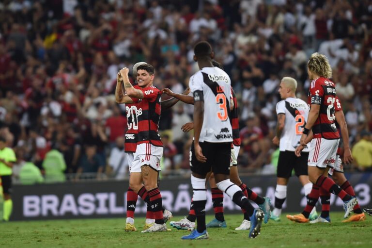 Sampaoli elogia Flamengo após goleada sobre o Vasco, mas vê necessidade de evolução