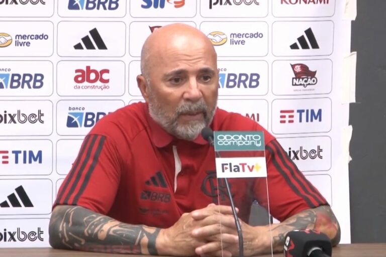 Técnico Sampaoli lamenta falta de torcida em jogo entre Flamengo e Santos