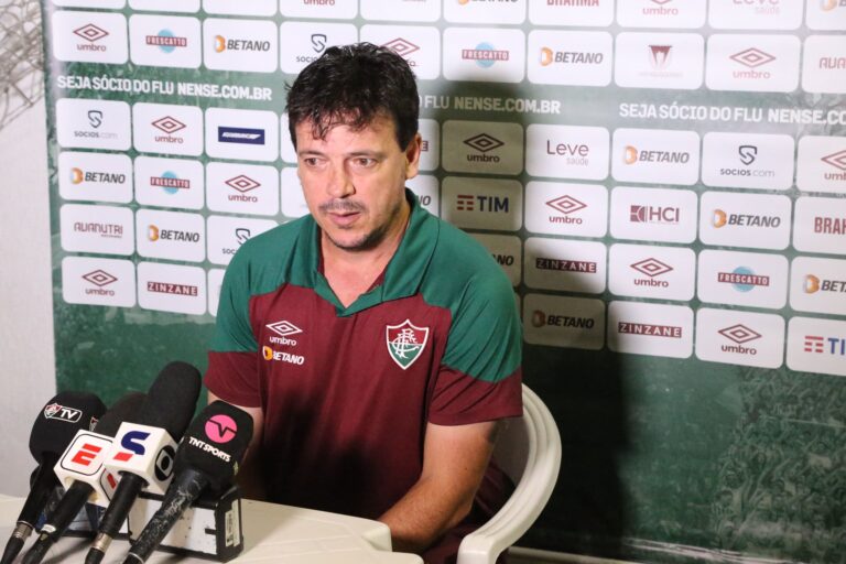 Após empate do Fluminense, Diniz critica gramado do Raulino de Oliveira