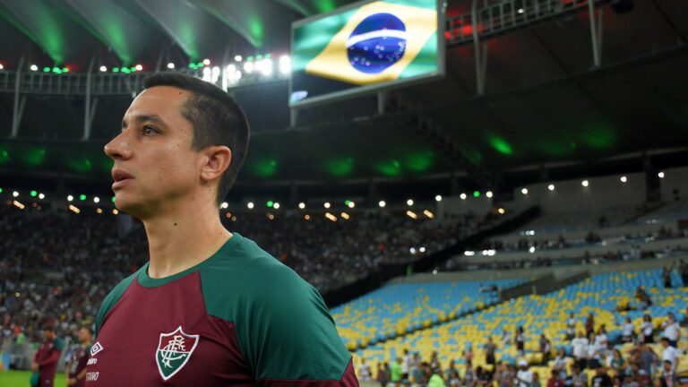 Auxiliar de Diniz nega problema interno no Fluminense: “Melhores ambientes que presenciei”