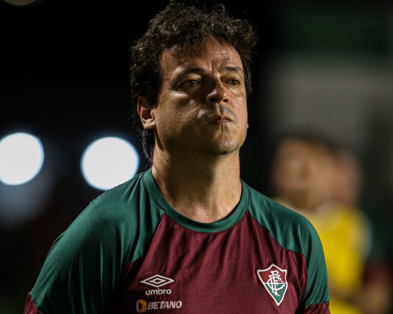 Diniz lamenta empate com Goiás e reclama do lance que resultou no gol do adversário: “Arbitragem errou”