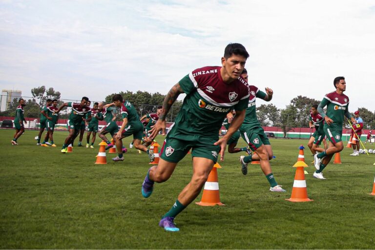 Elenco do Fluminense ganha descanso de Fernando Diniz no fim de semana