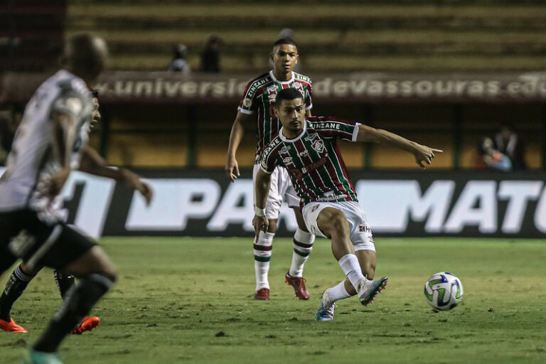 Suspensos, André e Fernando Diniz desfalcam o Fluminense contra o Bahia