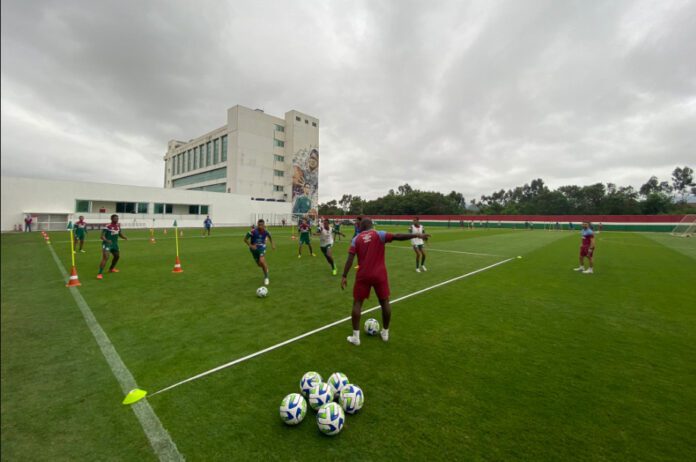 Volante Alexsander sofre nova lesão e vira desfalque para o Fluminense