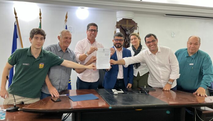 Inaugurado Colégio dos Legislativos do Estado