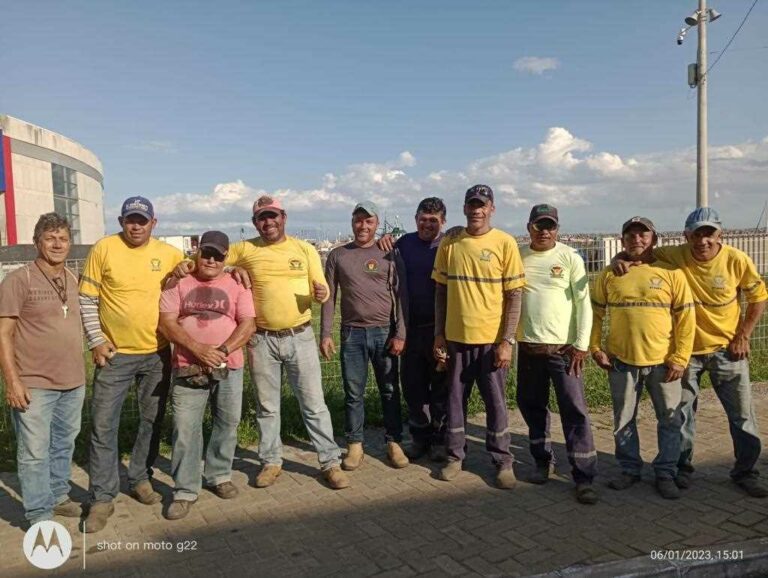 LIMPEZA NO ENTORNO DO TERMINAL PESQUEIRO QUE RECEBERÁ NA PRÓXIMA SEMANA O FESTIVAL DE FRUTOS DO MAR