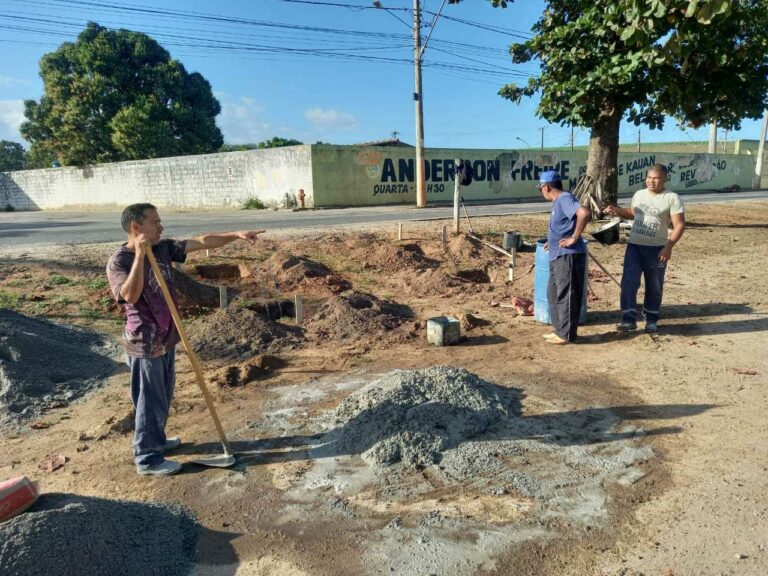 NOVO ABRIGO PARA PASSAGEIROS EM CONSTRUÇÃO EM ITAPEMIRIM