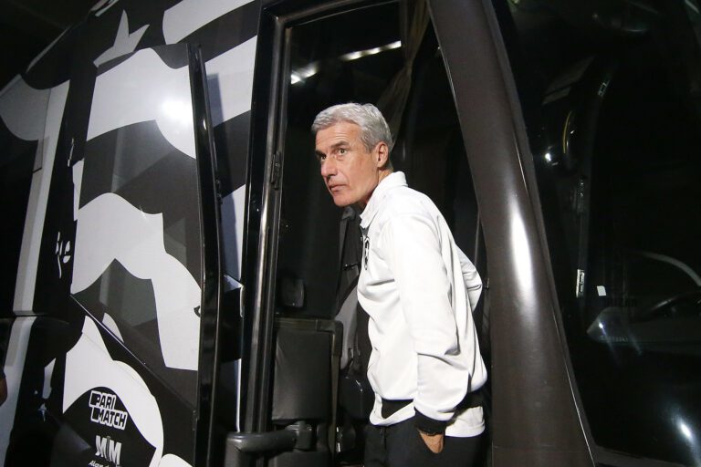Luís Castro deve confirmar saída do Botafogo nesta sexta-feira, rumo ao futebol árabe