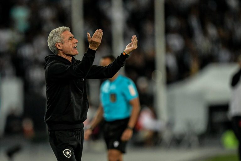 Luís Castro rechaça “benefícios” com a eliminação do Botafogo na Copa do Brasil
