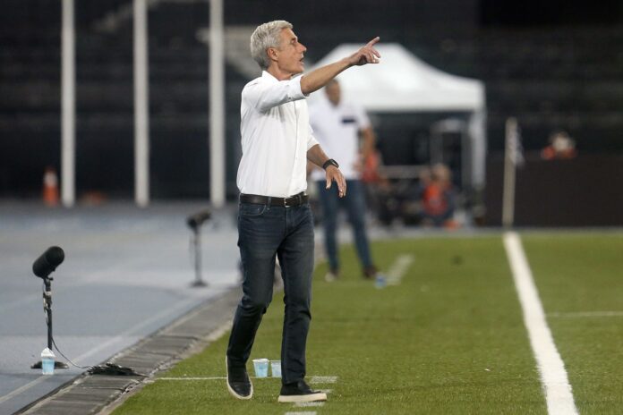 Luís Castro revela que não foi procurado pelo Botafogo por renovação