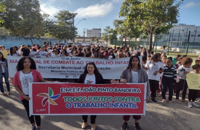 PASSEATAS DE CONSCIENTIZAÇÃO MARCAM DIA MUNDIAL DE COMBATE AO TRABALHO INFANTIL NA REDE MUNICIPAL DE ENSINO EM SÃO MATEUS