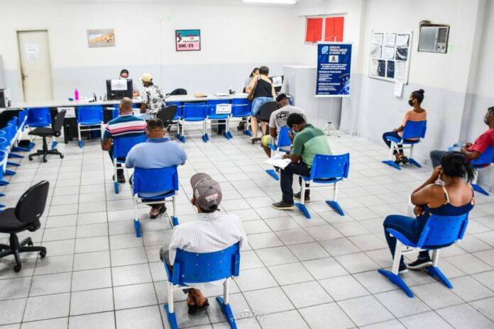 Sine Linhares oferta 284 vagas de emprego nesta segunda-feira, dia 05   		