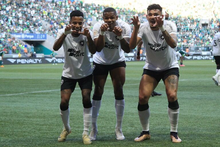 Tchê Tchê rechaça euforia com liderança do Botafogo no Brasileiro