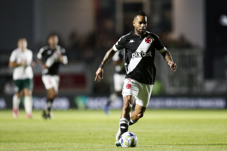 Torcida do Vasco protesta após derrota para o Goiás e clube pode ser punido