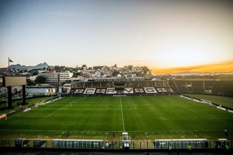 Vasco consegue liberação na Justiça para jogar em São Januário nas próximas partidas