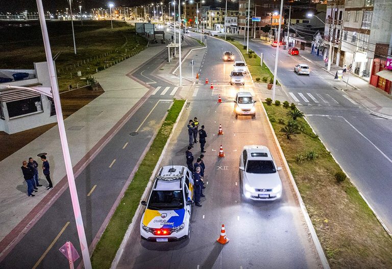 Marataízes: prefeitura e Polícia Militar realizam operação para coibir o transporte clandestino de passageiros