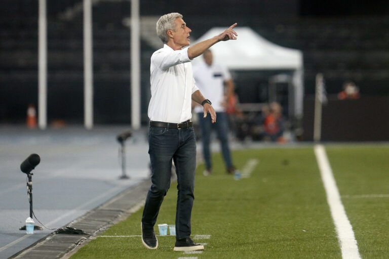 ​​​​​​​Luís Castro destaca consistência do Botafogo contra o Fortaleza