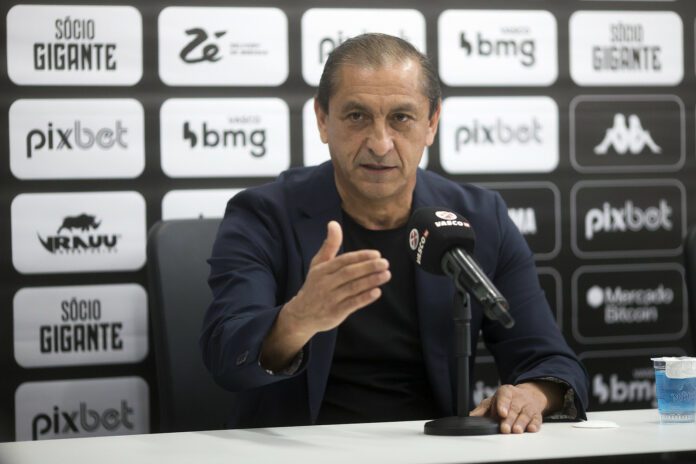 Argentino Ramón Díaz é apresentado como novo técnico do Vasco
