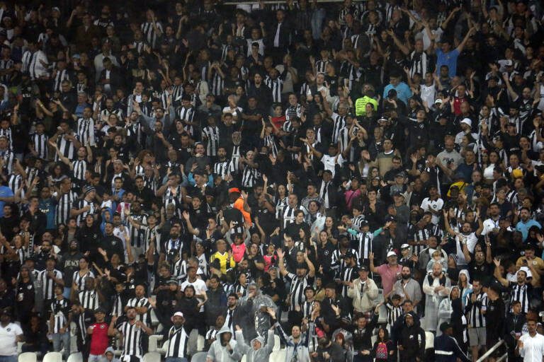 Botafogo anuncia parcial de ingressos vendidos para jogo diante do Coritiba; confira