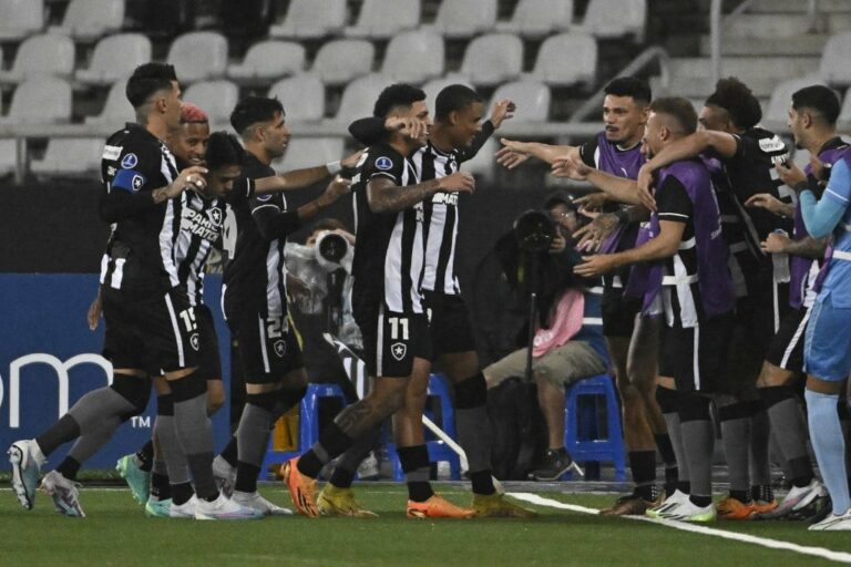 Botafogo empata com o Patronato, mas consegue vaga nas oitavas da Sul-Americana