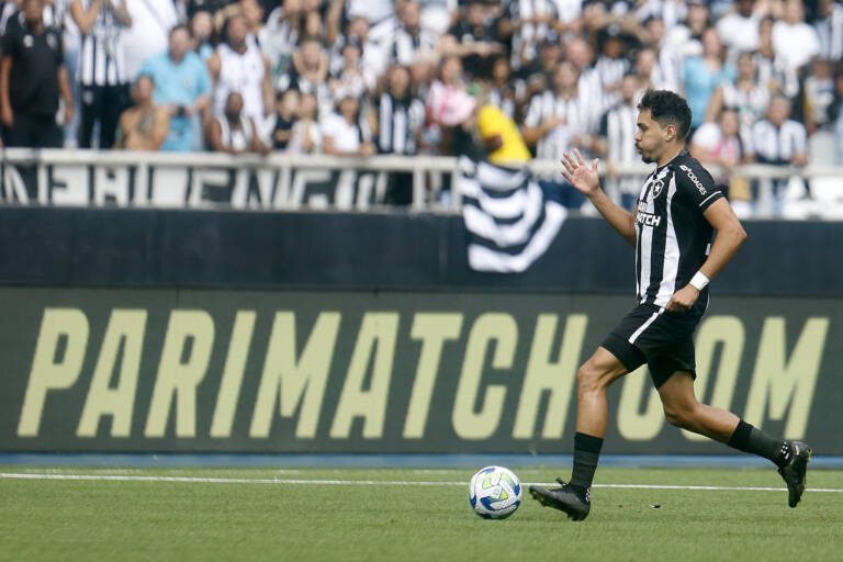 Destaque do Botafogo, Eduardo faz alerta aos torcedores: “Não tem nada ganho”
