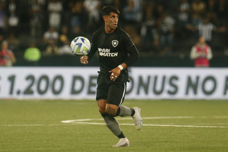 Di Plácido revela ajuda de Carli em período de adaptação no Botafogo