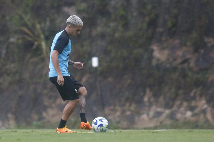 Diego Hernández é regularizado no BID e pode estrear pelo Botafogo diante do Grêmio