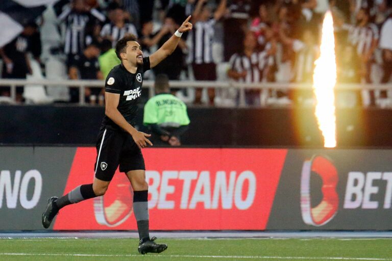 Eduardo elogia torcida do Botafogo e destaca união do elenco após vitória no Brasileirão