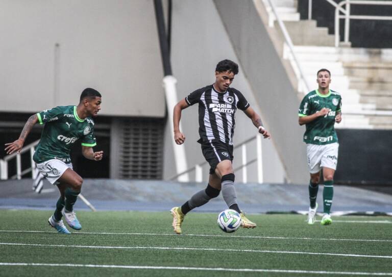 Em jogo de seis gols no primeiro tempo, Botafogo e Palmeiras ficam no empate pelas quartas do Brasileirão sub-20