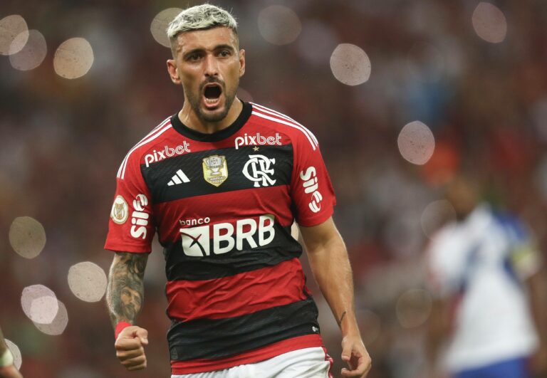 Arrascaeta vibra com vitória do Flamengo e destaca melhora física da equipe