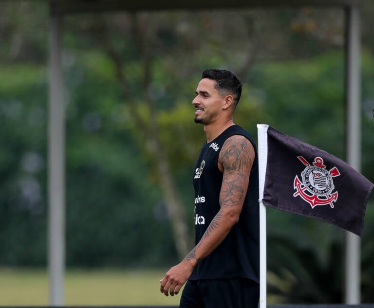 Chapéu no Flamengo? Veja como Corinthians venceu concorrência para fechar com Veríssimo