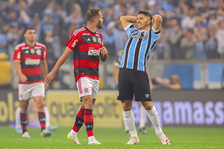 Flamengo vence Grêmio e fica perto da final da Copa do Brasil