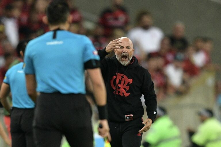 Sampaoli vê Flamengo em ascensão e mira confronto com o Athletico-PR