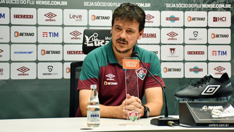 Diniz minimiza vaias da torcida do Fluminense em primeira partida após anúncio na Seleção Brasileira