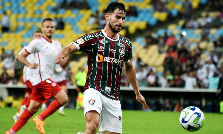 Diniz rasga elogios a Martinelli após vitória do Fluminense: “Tem muitas qualidades”