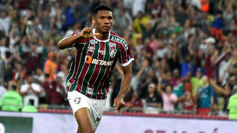 Fluminense abre os olhos com assédio de clubes europeus a atacante Lelê