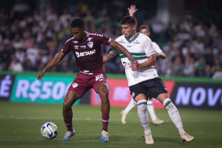Fluminense cai diante do Coritiba e perde posições no Brasileirão